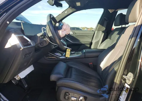 2024 BMW X7 xDrive40I z USA, uszkodzony, nr VIN 5UX23EM05R9V65617